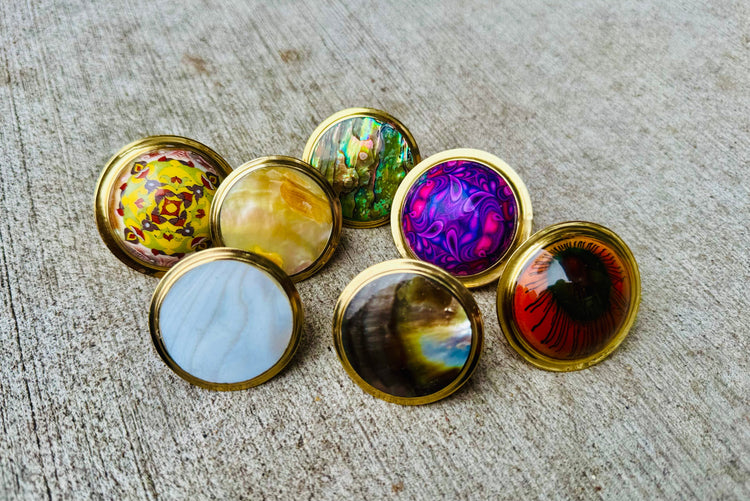 Whether you’re drawn to the classic elegance of Mother of Pearl or the expressive designs of hand screen printing, each Selou brass ring is a testament to the rich tradition of Indian artisanship and the beauty of handcrafted jewelry.